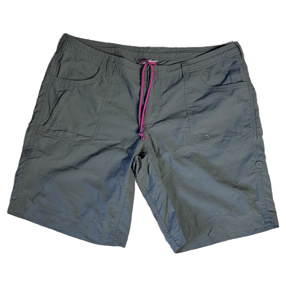 The North Face Outdoor Cargo Shorts Gray Relaxed Fit Women's Size 16 - Picture 1 of 10